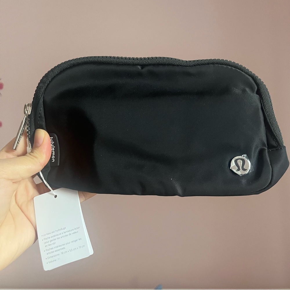 Lululemon Black Everywhere Belt Bag 1L